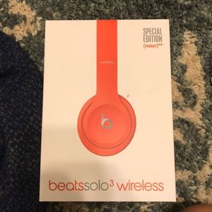 Beatssolo3 wireless headphones NWOT